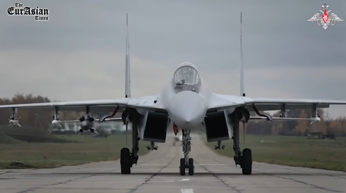 Nga tung video tiêm kích Su-35 và Su-30 tấn công các vị trí của Ukraine
